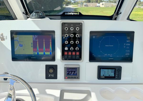 Everglades 325-CENTER-CONSOLE image