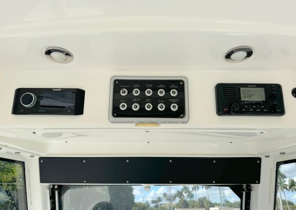 Everglades 325-CENTER-CONSOLE image