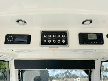 Everglades 325-CENTER-CONSOLE image