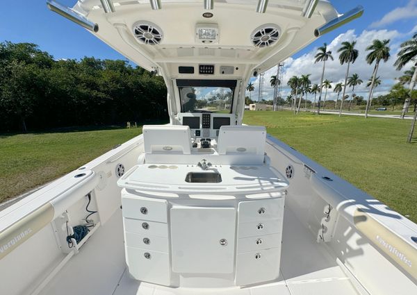 Everglades 325-CENTER-CONSOLE image