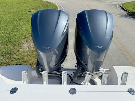 Everglades 325-CENTER-CONSOLE image