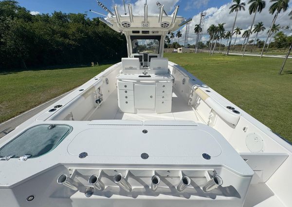 Everglades 325-CENTER-CONSOLE image