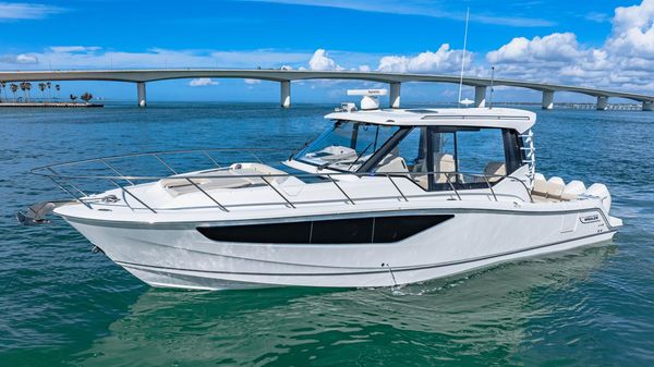 Boston Whaler 405 Conquest 