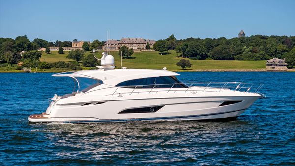 Riviera 5400 Sport Yacht