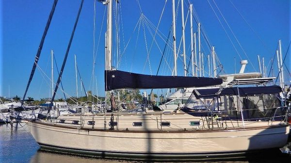 Island Packet 45