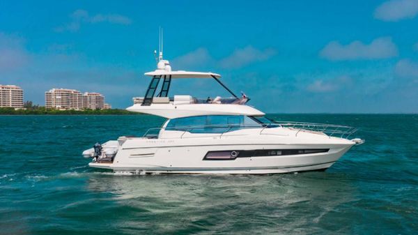 Prestige 460 Flybridge