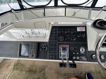 Carver 370 Aft Cabin image