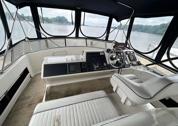 Carver 370 Aft Cabin image