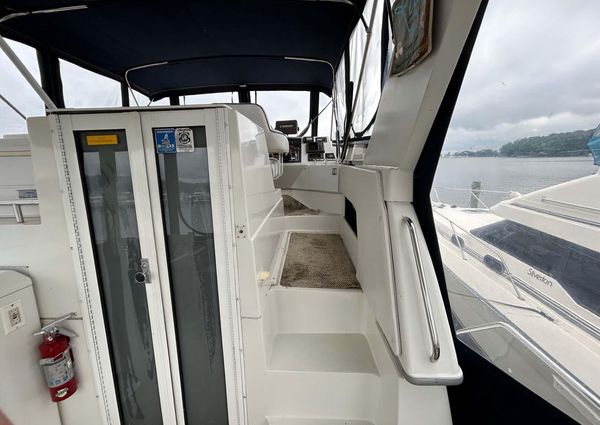 Carver 370 Aft Cabin image