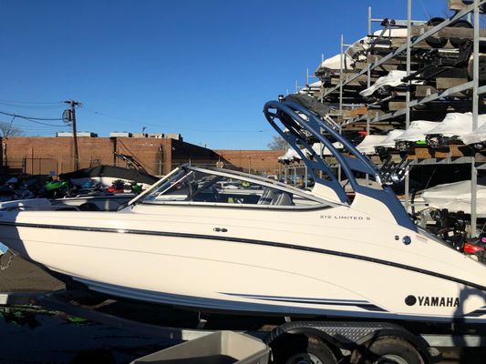 Yamaha Boats 212 Limited S - main image