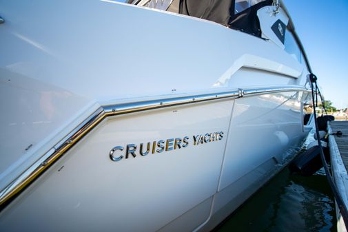 Cruisers Yachts 42 GLS image