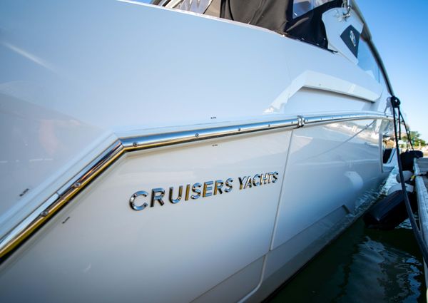 Cruisers-yachts 42-GLS image