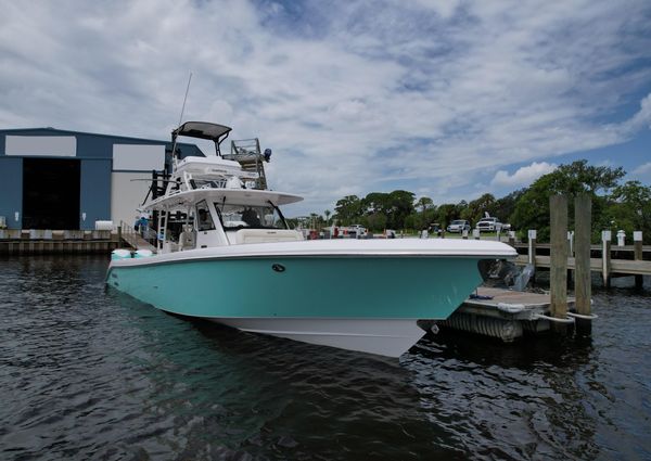 Everglades 435 Center Console image