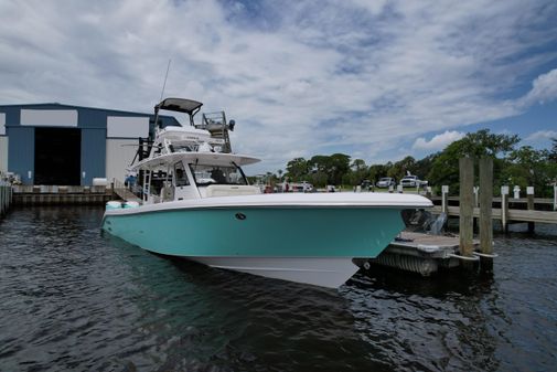 Everglades 435 Center Console image