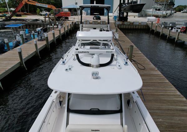 Everglades 435 Center Console image