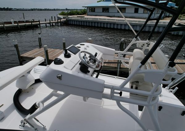 Everglades 435 Center Console image