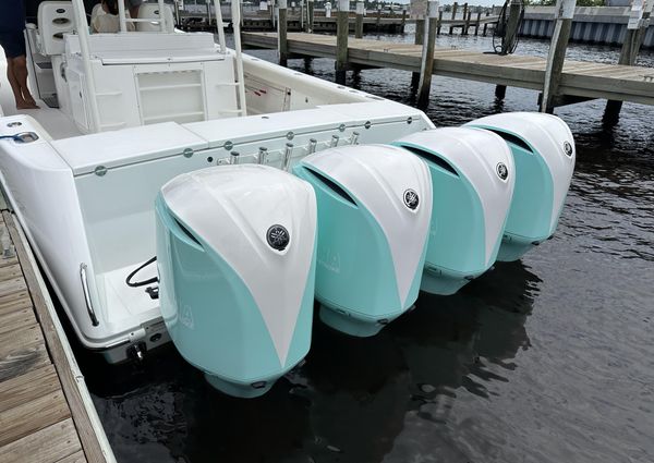 Everglades 435 Center Console image