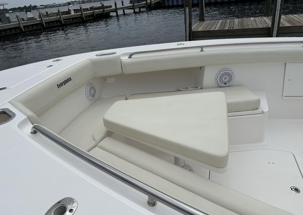 Everglades 435 Center Console image