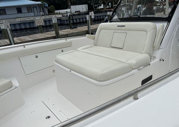 Everglades 435 Center Console image