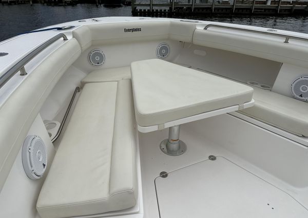 Everglades 435 Center Console image