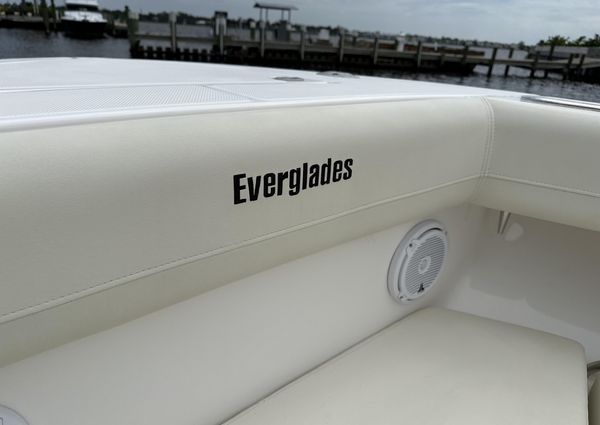 Everglades 435 Center Console image