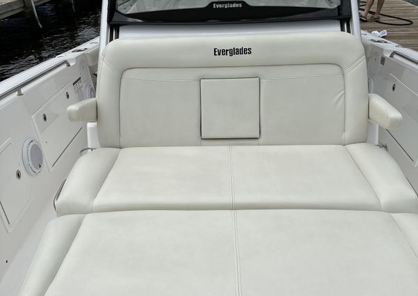 Everglades 435 Center Console image