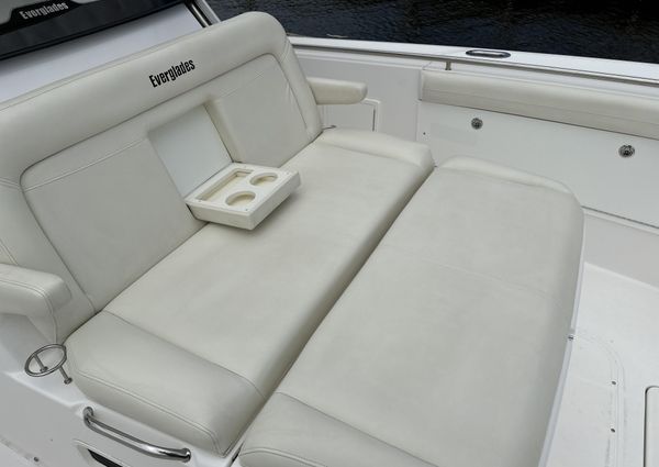 Everglades 435 Center Console image