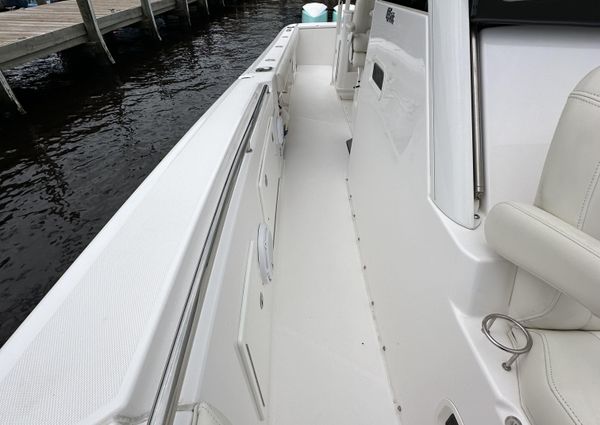 Everglades 435 Center Console image