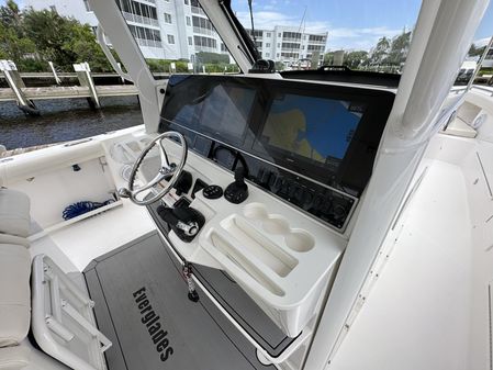 Everglades 435 Center Console image