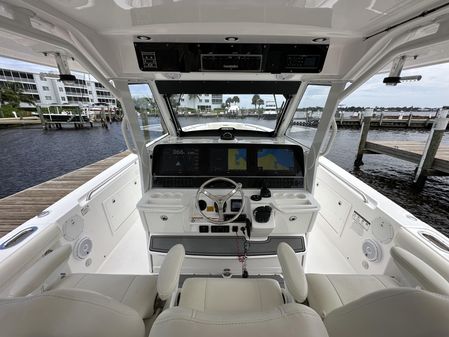 Everglades 435 Center Console image