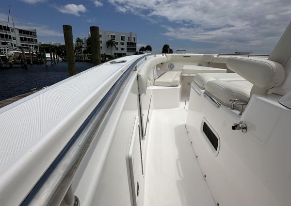 Everglades 435 Center Console image