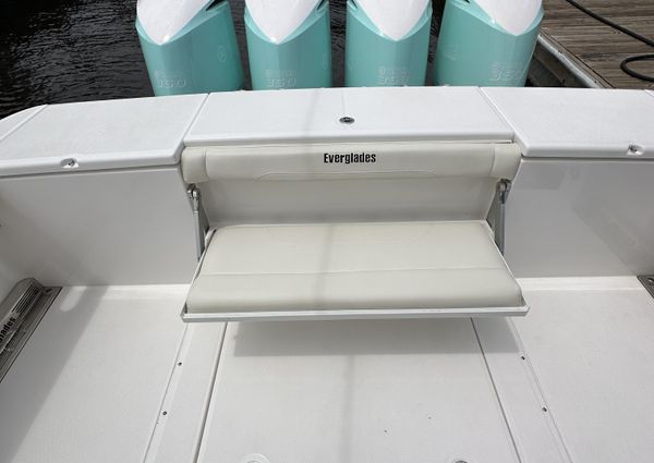 Everglades 435 Center Console image