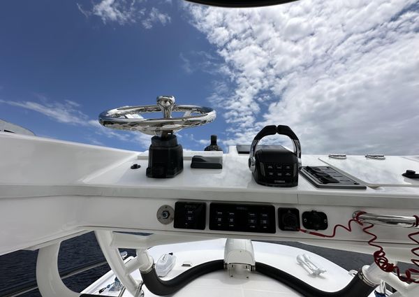 Everglades 435 Center Console image