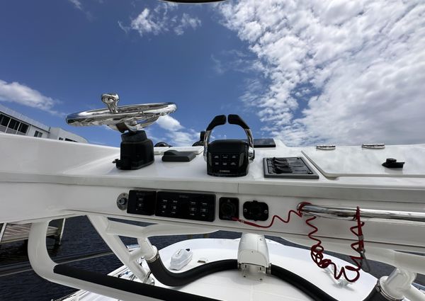 Everglades 435 Center Console image