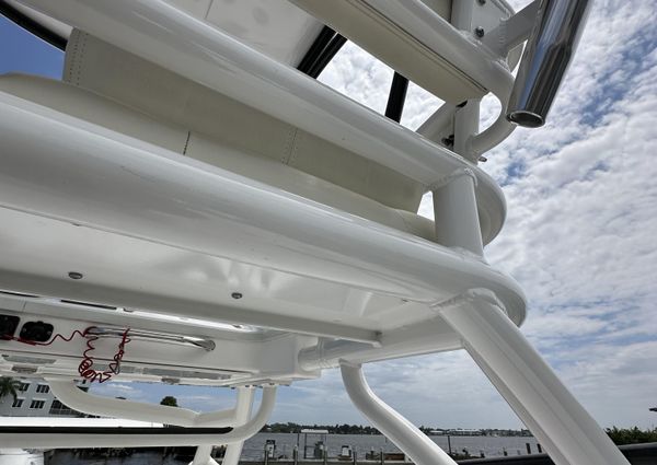 Everglades 435 Center Console image