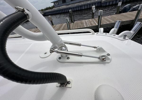 Everglades 435 Center Console image