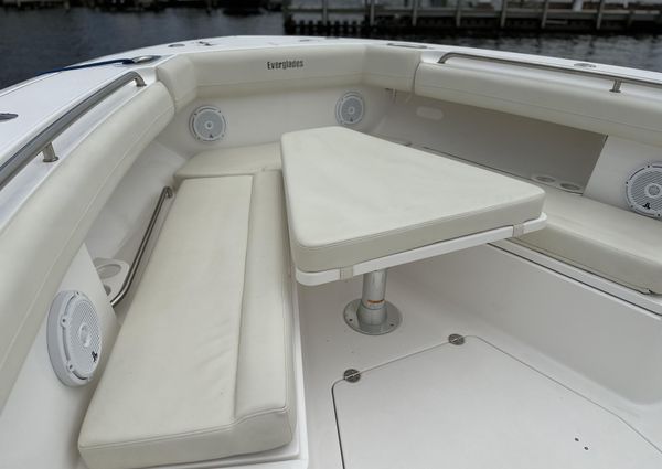 Everglades 435 Center Console image