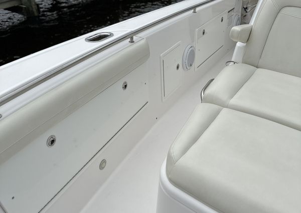 Everglades 435 Center Console image