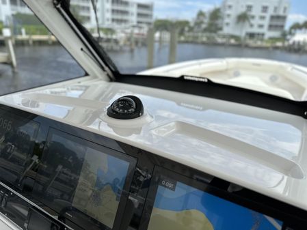 Everglades 435 Center Console image