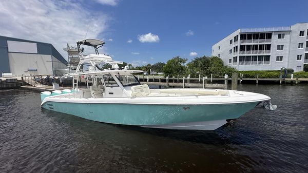 Everglades 435 Center Console