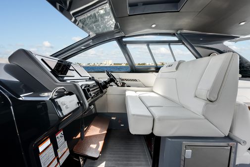 Cruisers Yachts 42 GLS OB image