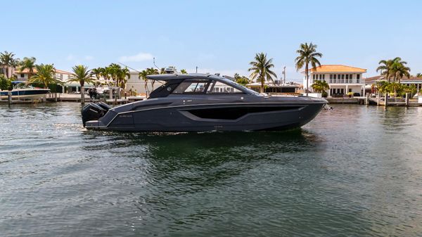 Cruisers Yachts 42 GLS OB