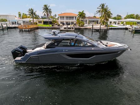 Cruisers Yachts 42 GLS OB image