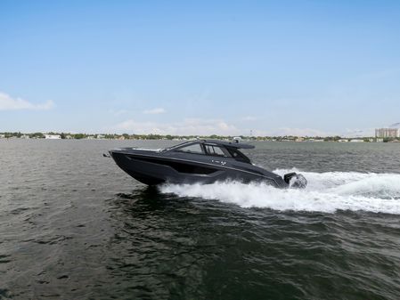 Cruisers Yachts 42 GLS OB image