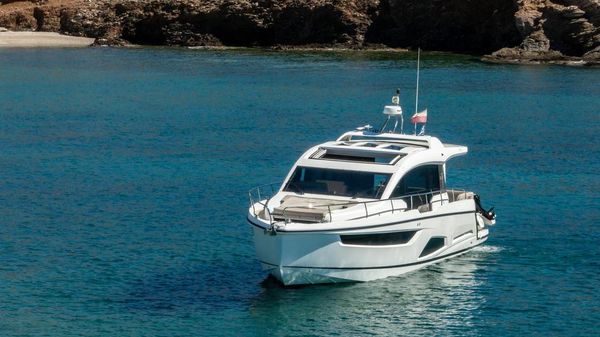 Sealine C430 