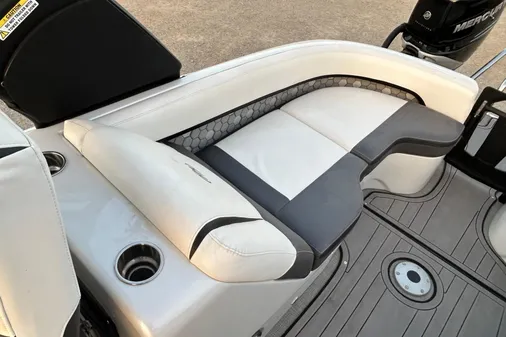 Manitou 27 XT RFXW image