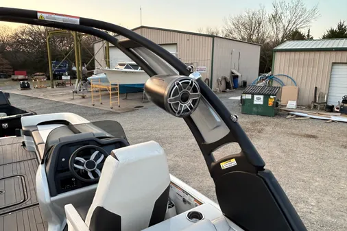 Manitou 27 XT RFXW image