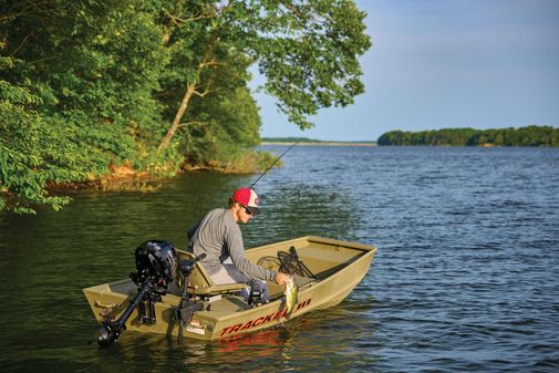 Tracker Grizzly 1036 Utility image