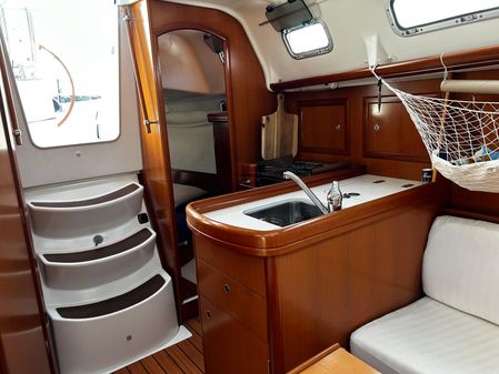 Beneteau Oceanis Clipper 323 image