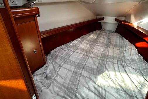 Beneteau Oceanis Clipper 323 image